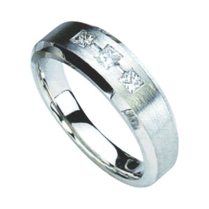 Men's Ring with Classic Elegance with 0.40 carats of Princess-Cut Diamonds