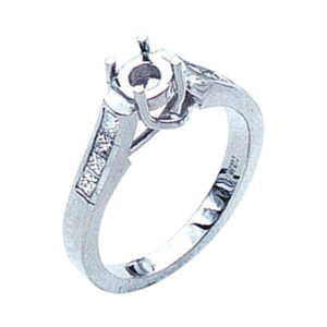 Timeless Elegance 18K Gold Engagement Ring with 8 Princess-Cut Diamonds